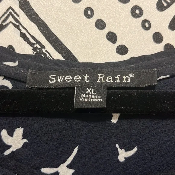 XL three quarter sleeve with button up silky blouse - Picture 3 of 3